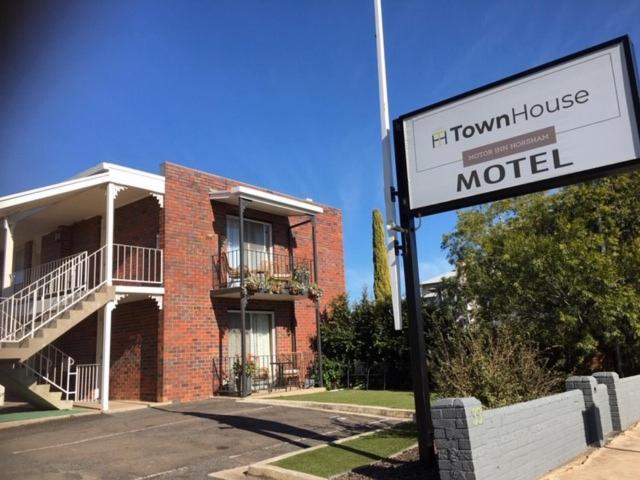 Town House Motor Inn Горшам Екстер'єр фото